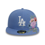 Lys blå New Era 59FIFTY fitted cap med floral broderi og Los Angeles Dodgers logo, her vist fra front.