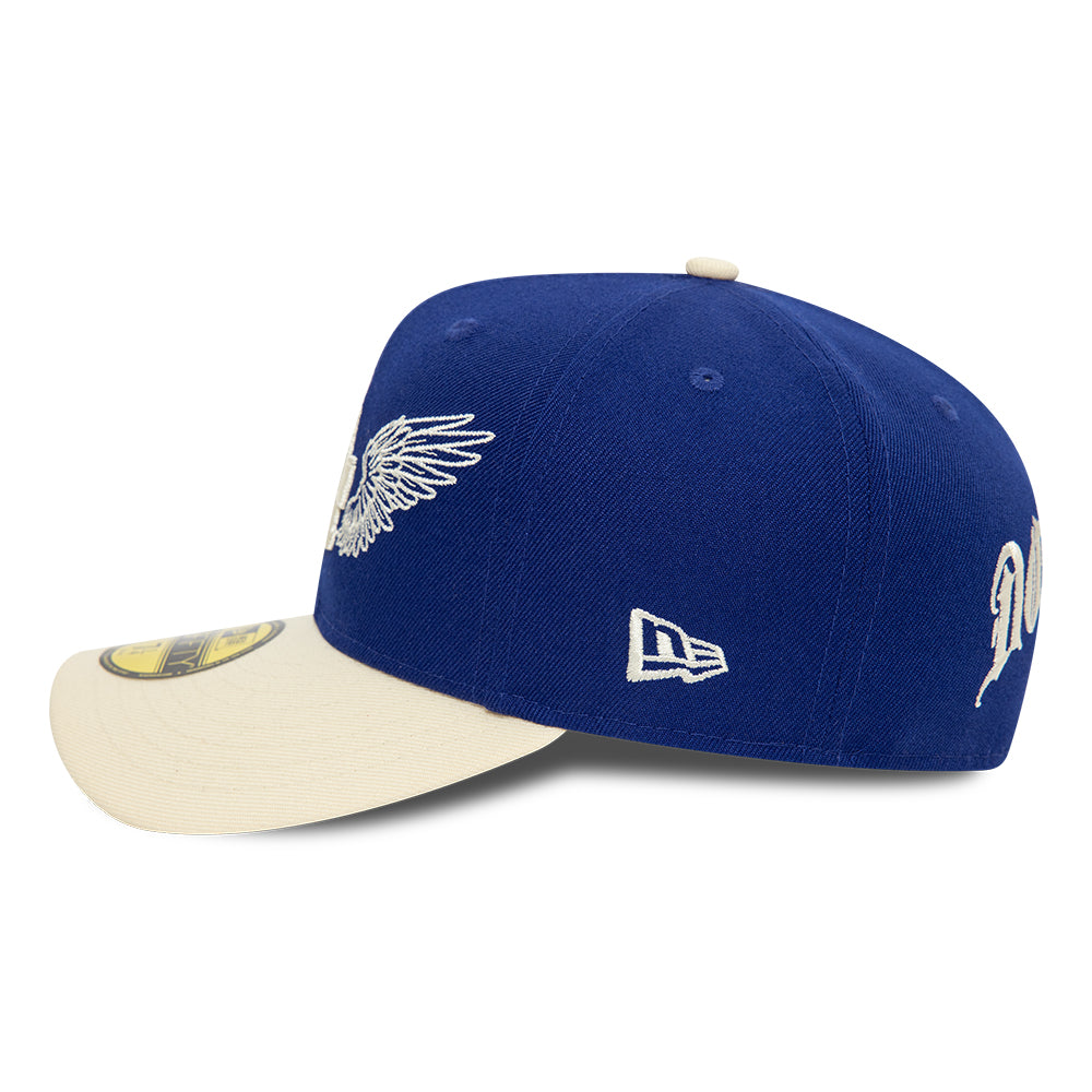 Blå New Era 59FIFTY fitted cap med Los Angeles Dodgers logo og TEAM WINGS design.