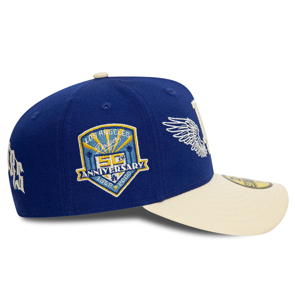 New Era 59FIFTY fitted cap med Los Angeles Dodgers team wings logo i blåt, siddevisning.