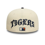 Sort New Era 59FIFTY fitted baseballkasket med Detroit Tigers TEAM WINGS design, stenfarvet og justerbar.