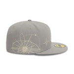 Grå New Era 59FIFTY fitted kasket med Atlanta Braves ZODIAC logo, flat brim og justerbar pasform.