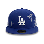Blå New Era 59FIFTY fitted cap med Los Angeles Dodgers logo og ZODIAC design, vises i nærbillede.