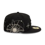 Sort New Era 59FIFTY fitted cap med Chicago White Sox logo og zodiac-design, komfortabel og stilfuld baseballkasket.