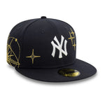 Navy New Era 59FIFTY fitted cap med Yankees logo og zodiac design, perfekt til sports- og streetwear.