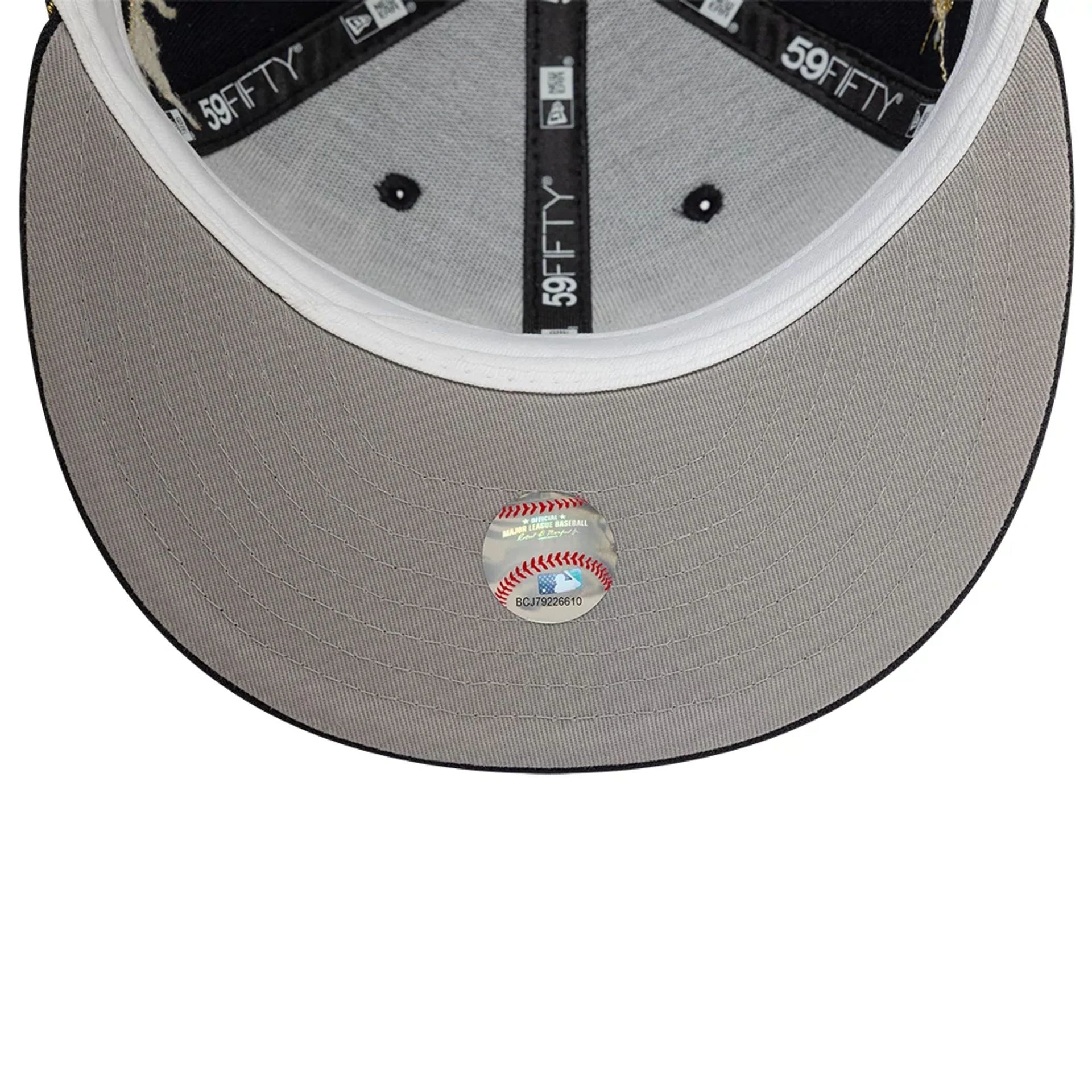 Navy New Era 59FIFTY fitted Yankees cap med Zodiac-embossing og New York Yankees logo foran.