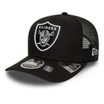 Sort New Era 9SEVENTY Stretch Snapback med Las Vegas Raiders logo, justeret pasform og klassisk stil, vises på billedet.