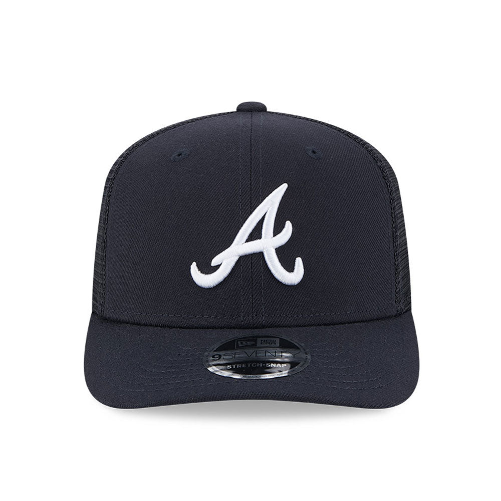 New Era 9SEVENTY Stretch Mesh snapback cap med Atlanta Braves logo og justerbart spænde.