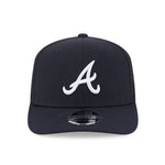New Era 9SEVENTY Stretch Mesh snapback cap med Atlanta Braves logo og justerbart spænde.