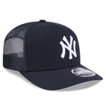 Navy New Era 9SEVENTY stretch mesh snapback cap med New York Yankees logo, justeret pasform og sportsstil.