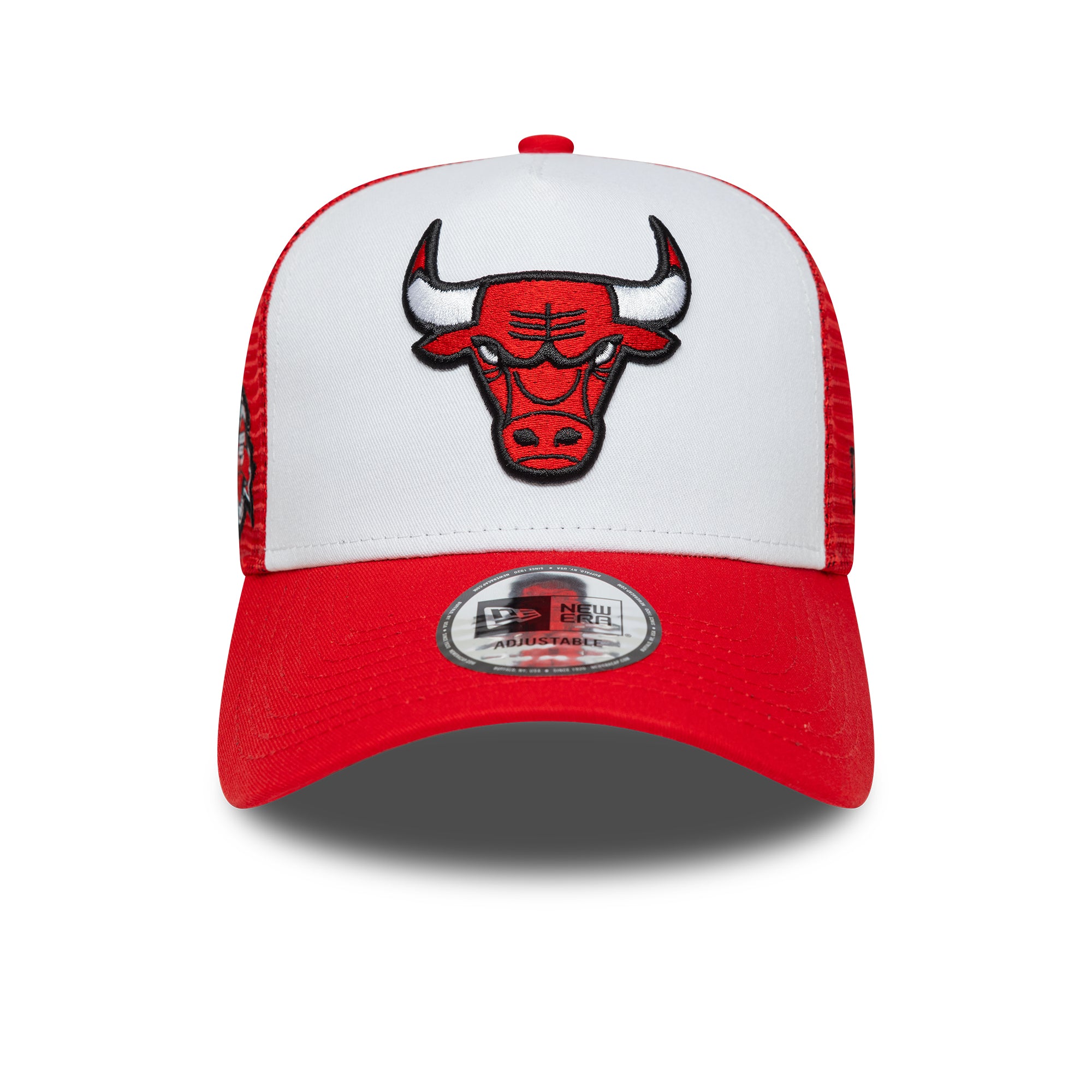 Rød New Era NBA Chicago Bulls trucker cap med sidepatch, mesh bag og justerbar rem foran og på siden
