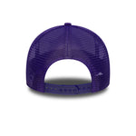 New Era Lakers trucker cap i lilla med NBA side patch og mesh baggrund, sportsstil og komfortabel pasform