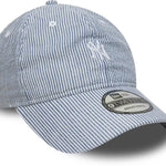 New Era Yankees 9TWENTY cap i navy og hvid seersucker med justerbar rem og logo foran, afslappet sportstil
