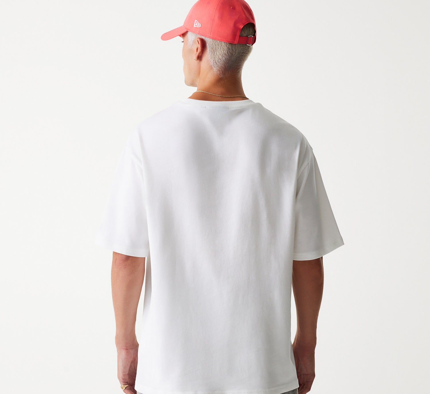 Hvid New Era MLB World Series oversize T-shirt med Yankees-logo, afslappet pasform, frontvisning.