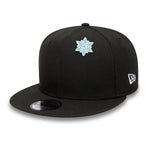 New Era Snowflake Pin Badge i blå med detaljeret snefnugdesign 天天中彩票大神推荐?