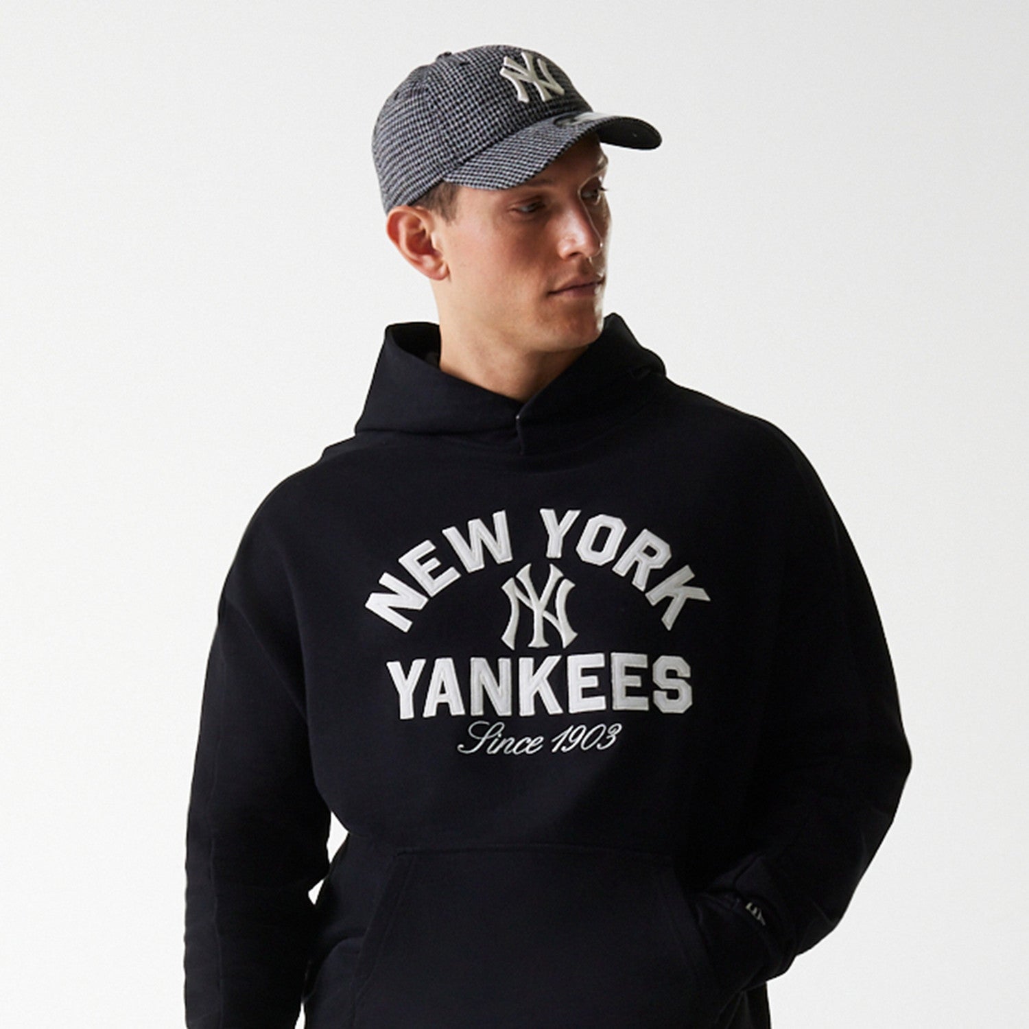 New Era - MLB HERITAGE OS HOODIE - New York Yankees - Black - Headz Up 