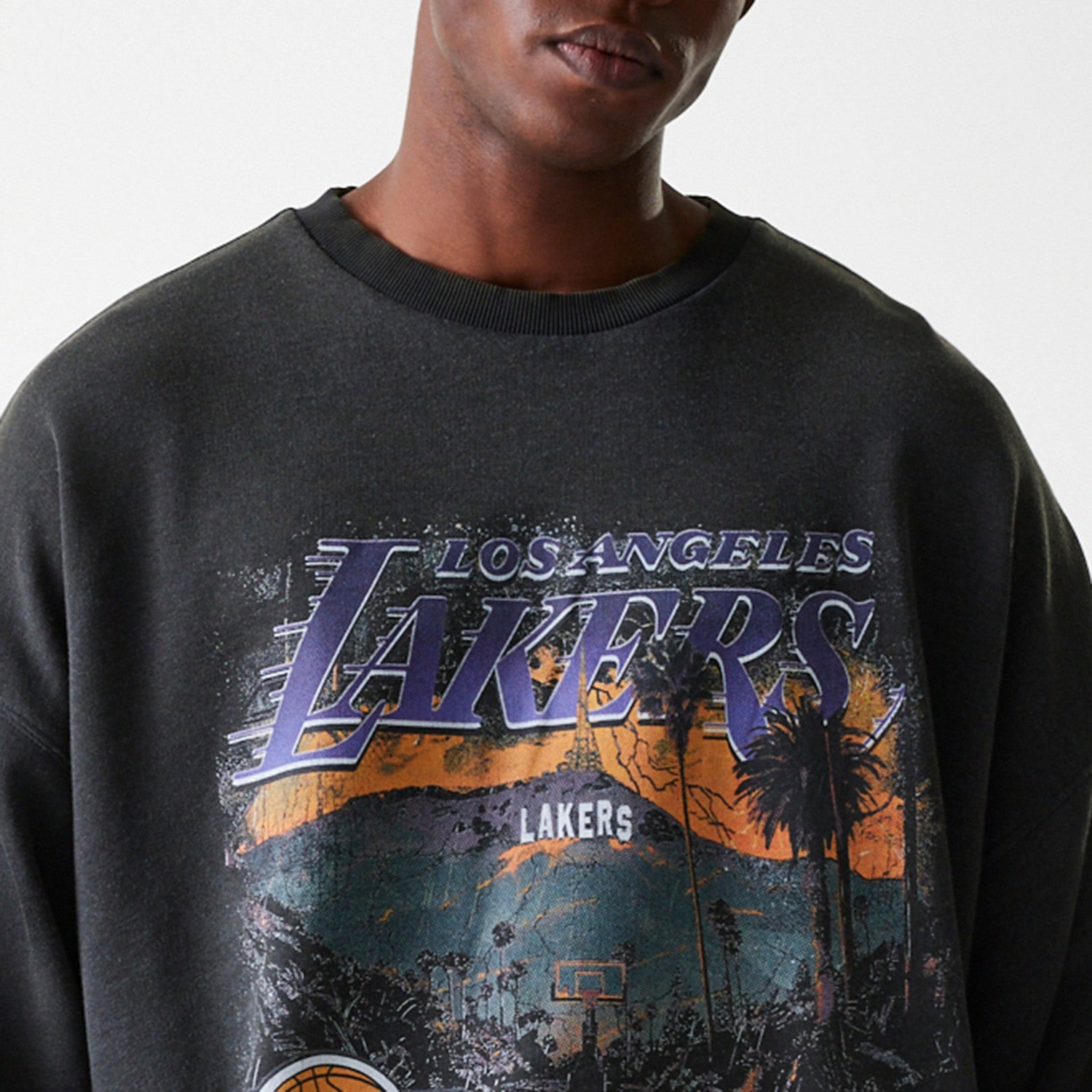 New Era - NBA WASHED GRPHC OS CREW - Los Angeles Lakers - Grey - Headz Up 