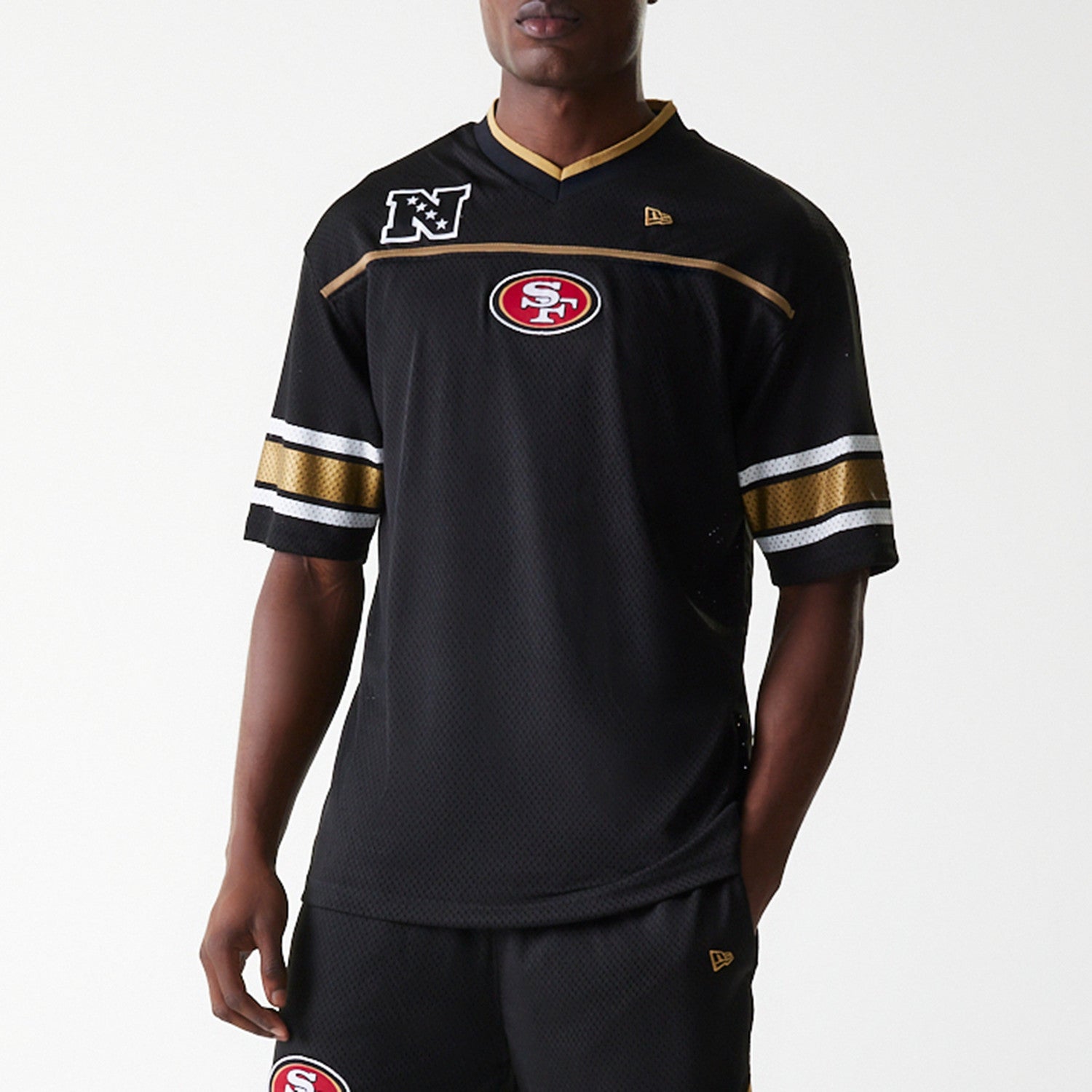 New Era - NFL GRPHC JERSEY Tee - San Francisco 49ers - Black - Headz Up 