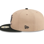 New Era 59FIFTY fitted cap med Anaheim Ducks logo i kamel og sort farver, vises fra siden.