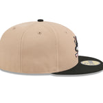 New Era 59FIFTY fitted kasket med Anaheim Ducks logo i camel og sort, vises set fra højre side.