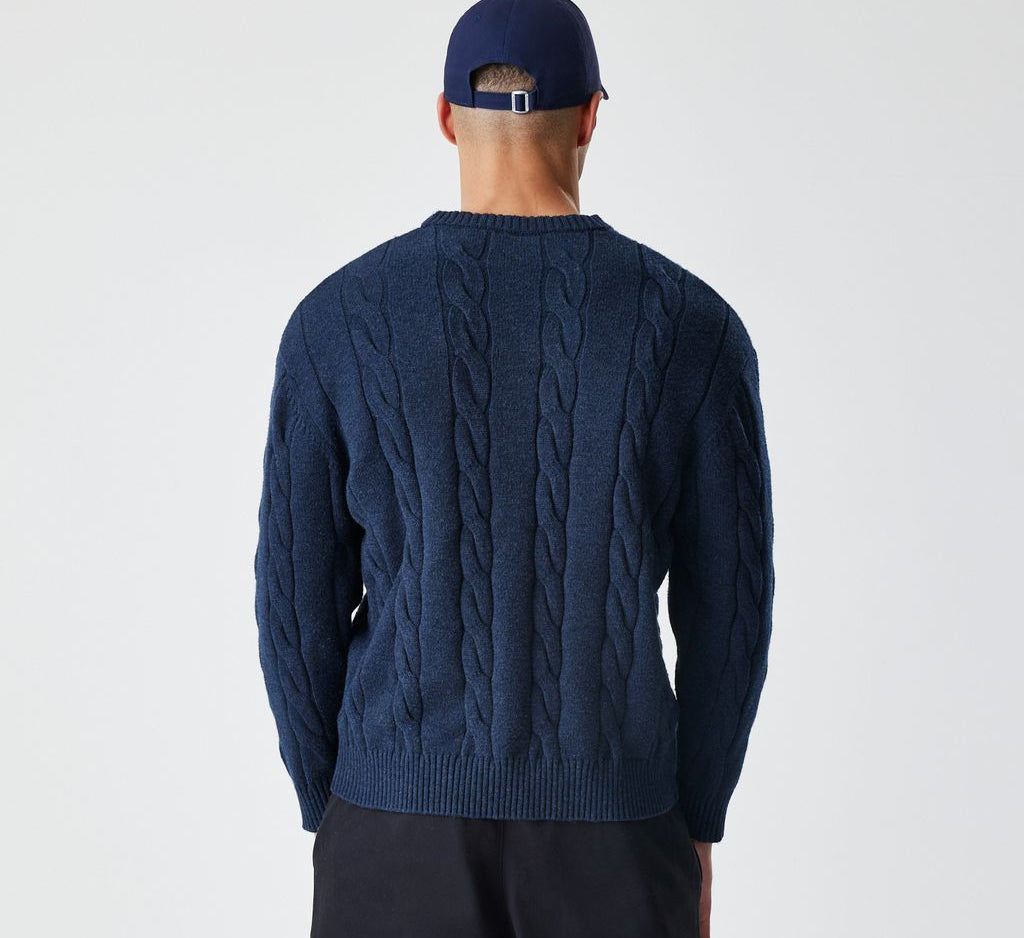 Navy New Era MLB cable strik sweater med New York Yankees logo, varm og stilfuld til fans.