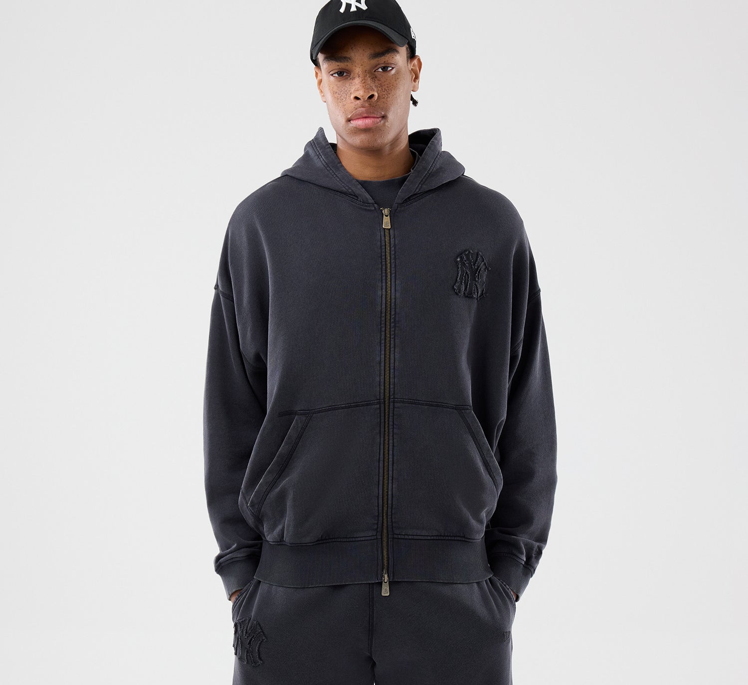 New Era - MLB WASHED FZ HOODIE - New York Yankees - Black - Headz Up 