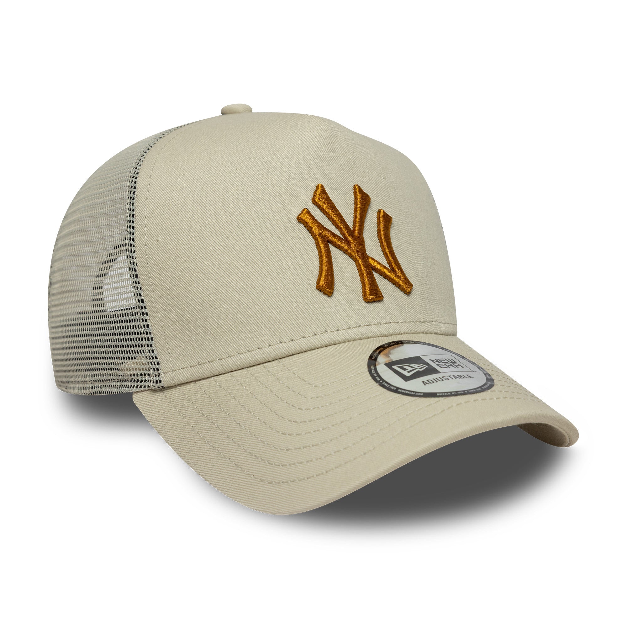 New Era Yankees trucker cap i sten og bronze farver med logo foran, afslappet og sporty hovedbeklædning.