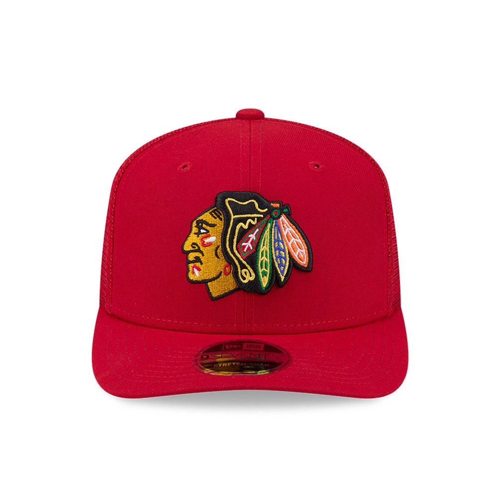 Rød New Era 9SEVENTY Stretch Mesh snapback cap med Chicago Blackhawks logo og mesh-ryg.