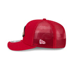 Rød New Era 9SEVENTY stretch mesh snapback cap med Chicago Blackhawks logo, afslappet sportsstil.