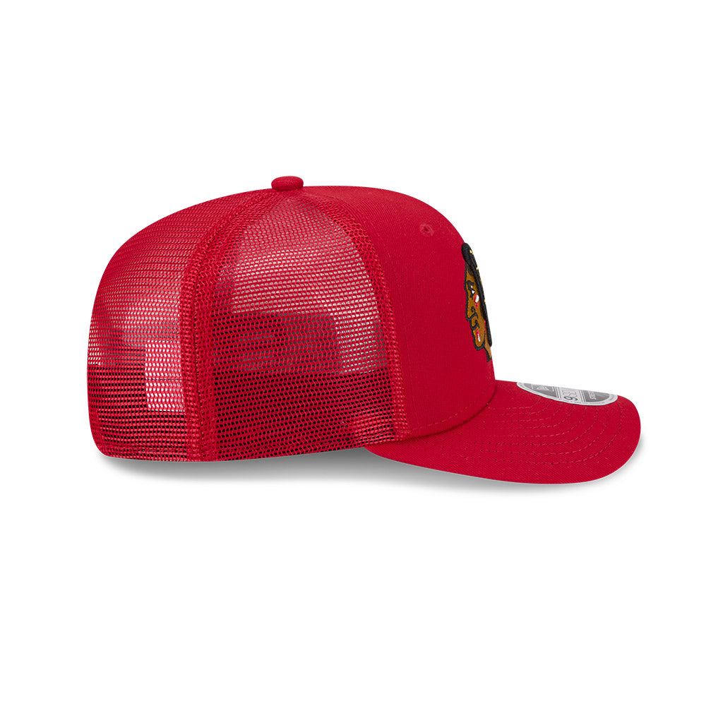 Sort og rød New Era 9SEVENTY stretch mesh snapback cap med Chicago Blackhawks logo, justeret snapback, mesh materiale, sportstil