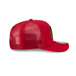 Sort og rød New Era 9SEVENTY stretch mesh snapback cap med Chicago Blackhawks logo, justeret snapback, mesh materiale, sportstil