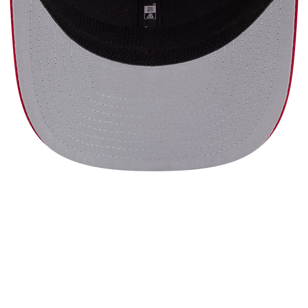 Rød New Era 9SEVENTY Stretch Mesh snapback cap med Chicago Blackhawks logo, stilfuld og komfortabel hovedbeklædning