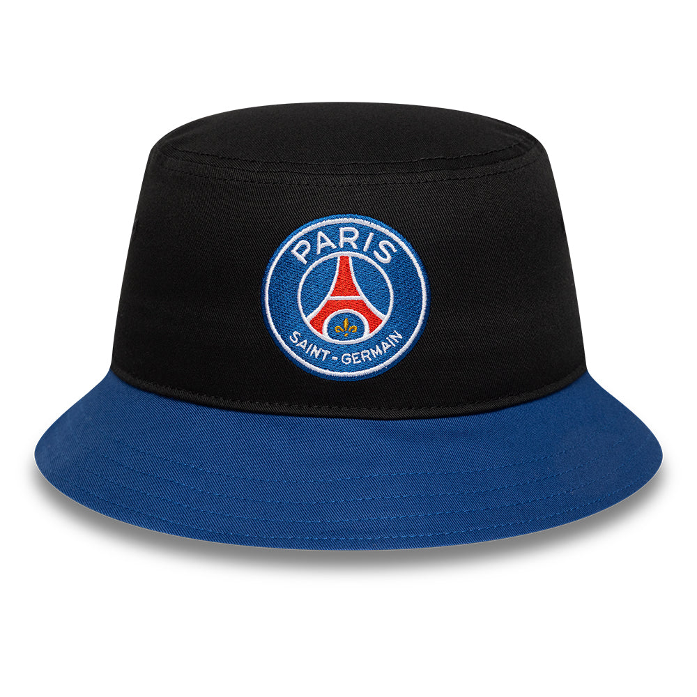 Sort og blå New Era CORE bucket hat med PSG-logo, afslappet stil og bred brim, velegnet til sport og fritid.