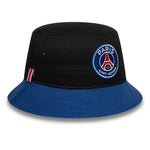 Sort og blå New Era PSG bucket hat med bred skygge og logo, velegnet til sports- og fritidstilbehør.