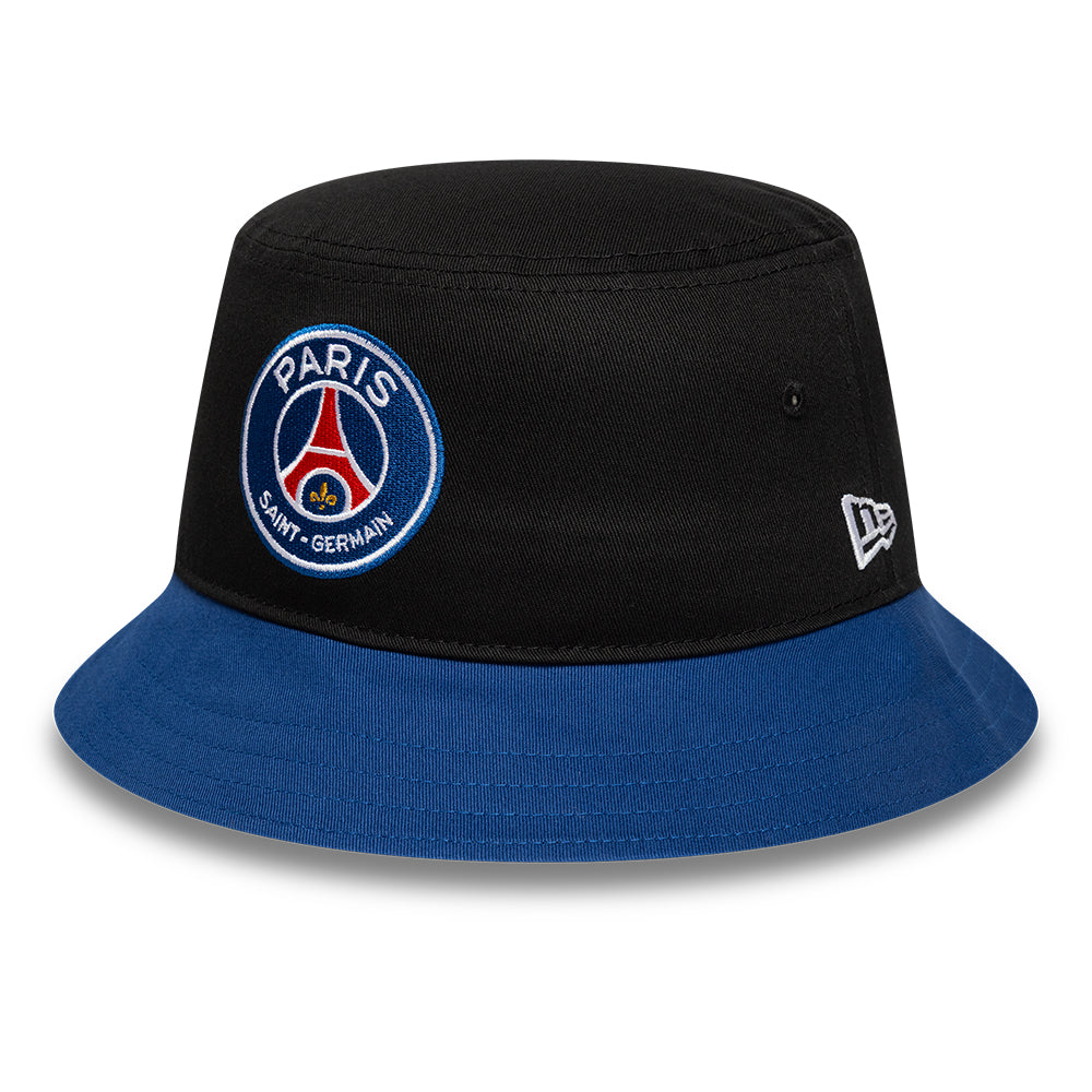 Sort og blå New Era CORE bucket hat med PSG-logo, synlig foran og på kanten, velegnet til sport og fritid