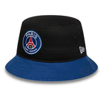 Sort og blå New Era CORE bucket hat med PSG-logo, synlig foran og på kanten, velegnet til sport og fritid