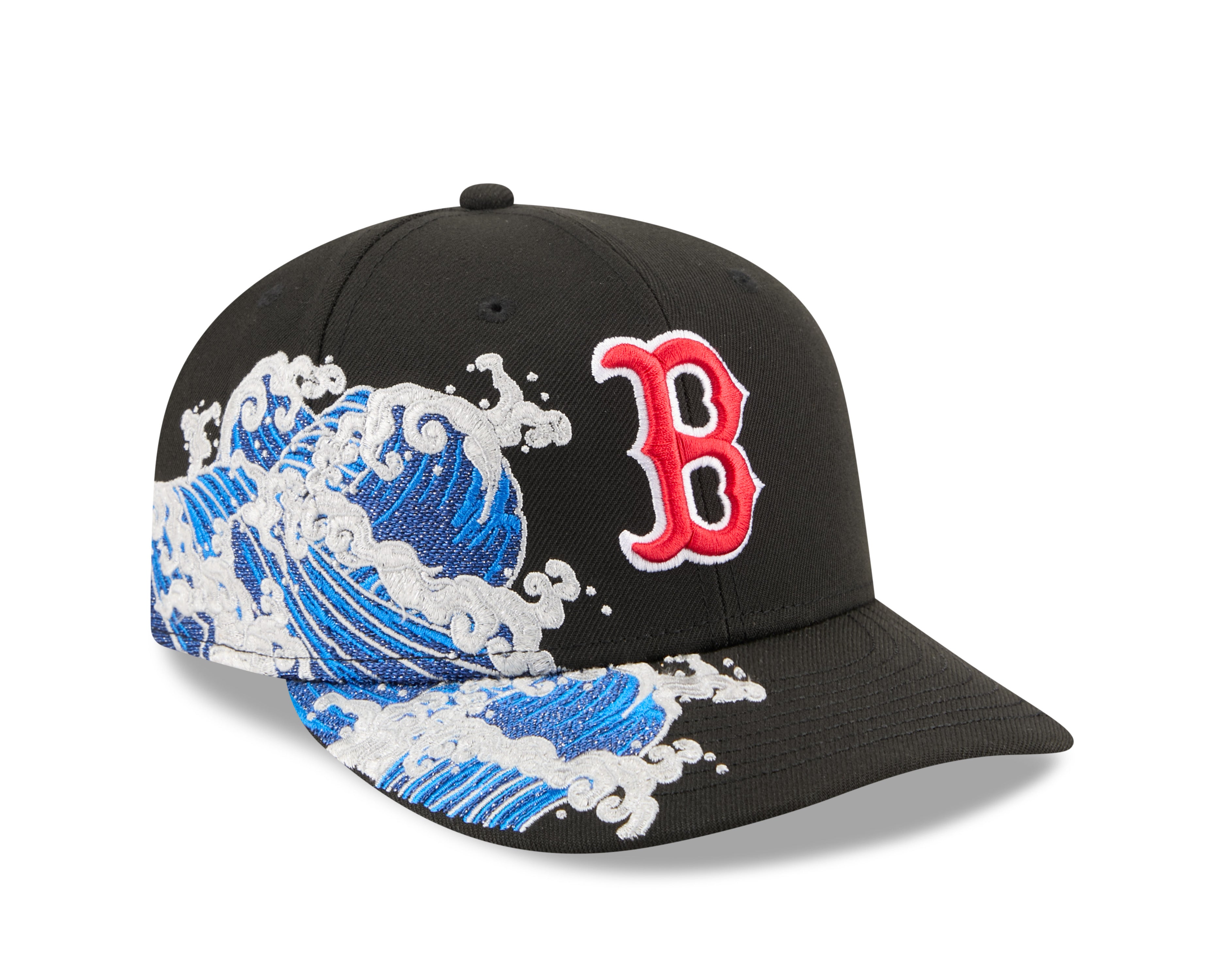 Sort New Era 59FIFTY Fitted Cap med Boston Red Sox logo og VISSURF-design, vises på billedet.