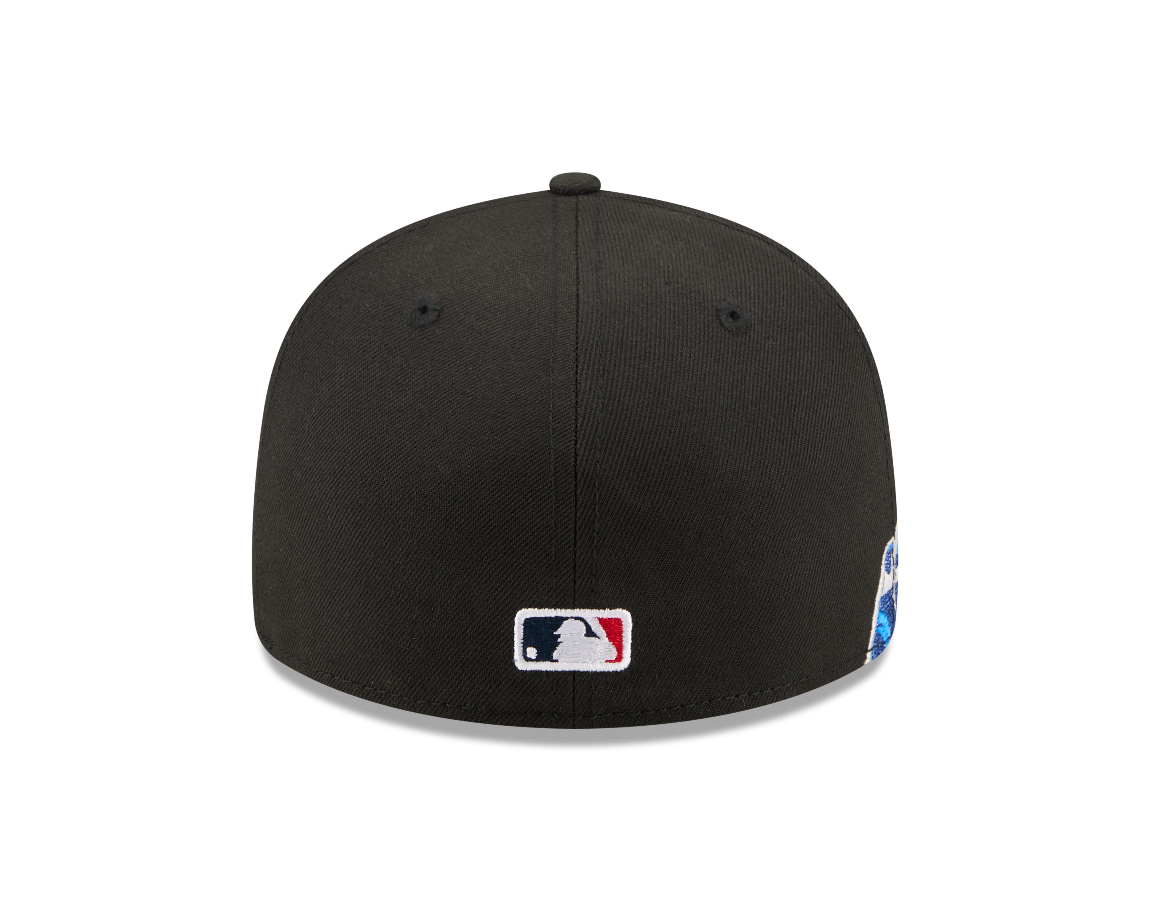 Sort New Era 59FIFTY Fitted Cap med Boston Red Sox logo, visir og komfortabel pasform.