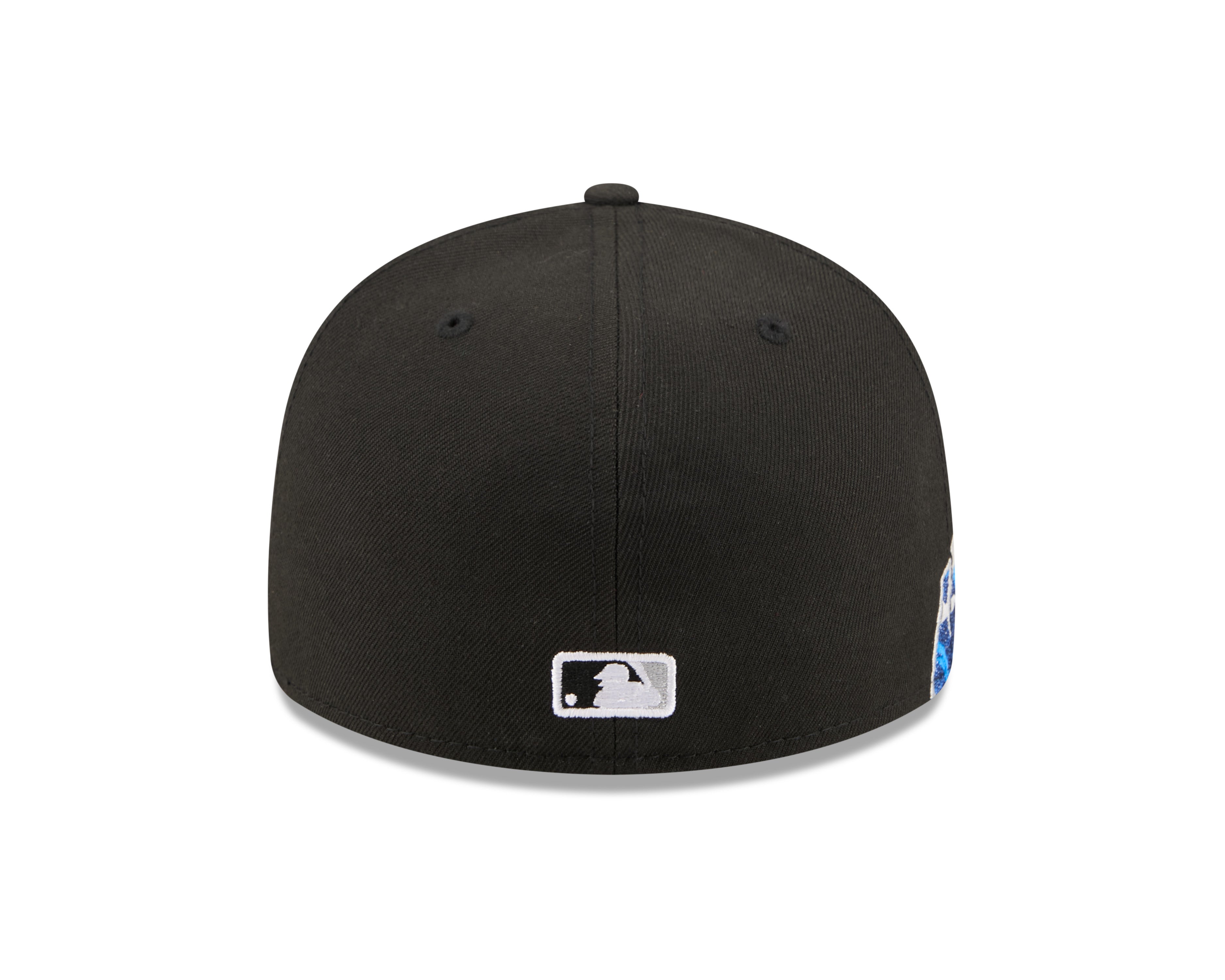 Sort New Era 59FIFTY Chicago White Sox fitted cap med VISSURF-tryk og logo, vises foran med flat skygge og justerbar snapback.