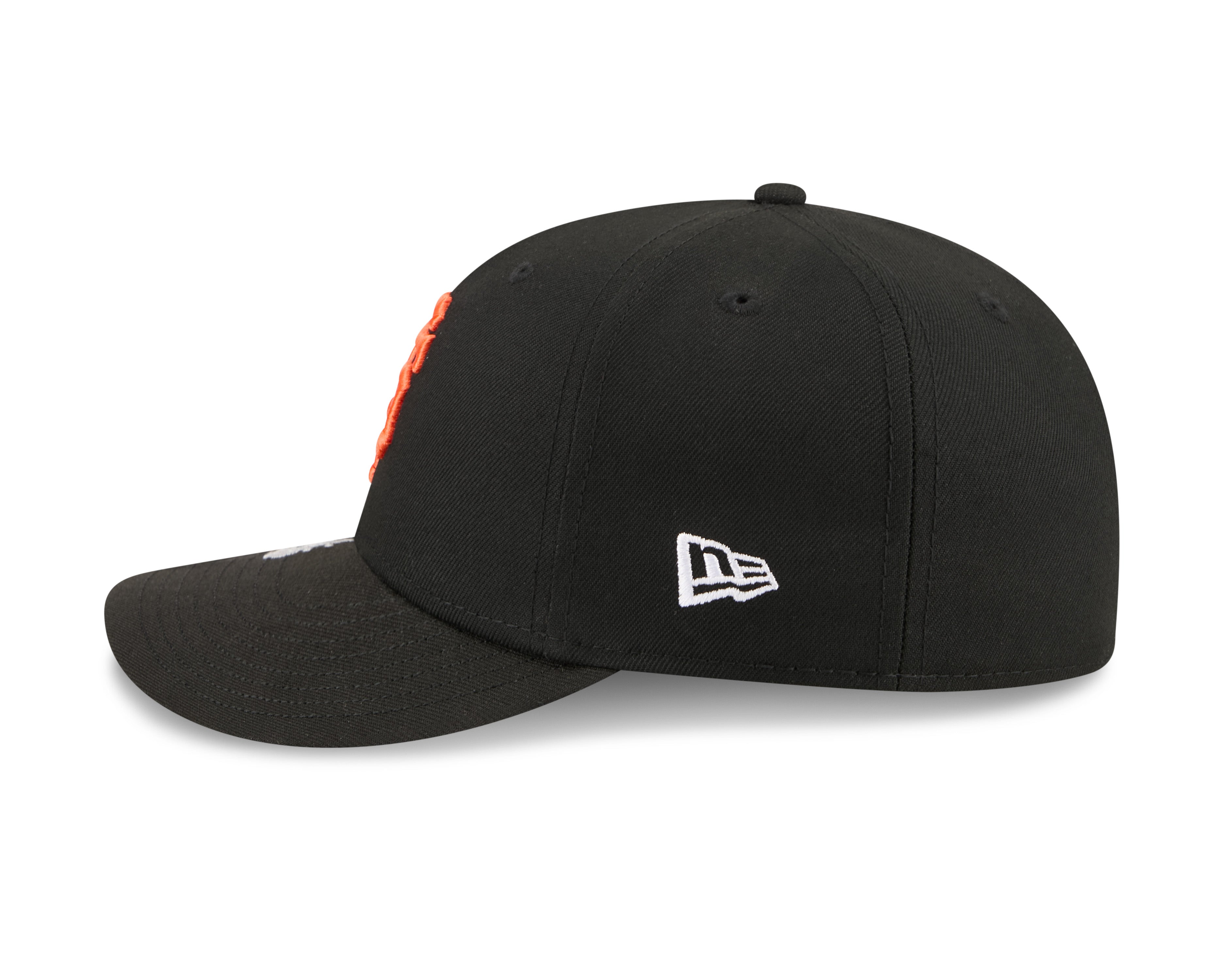 Sort New Era 59FIFTY Fitted Cap med San Francisco Giants logo, visning af venstre side, sportstøj til fans