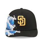 Sort New Era 59FIFTY fitted cap med San Diego Padres logo, VISSURF-design, vises i billedet.