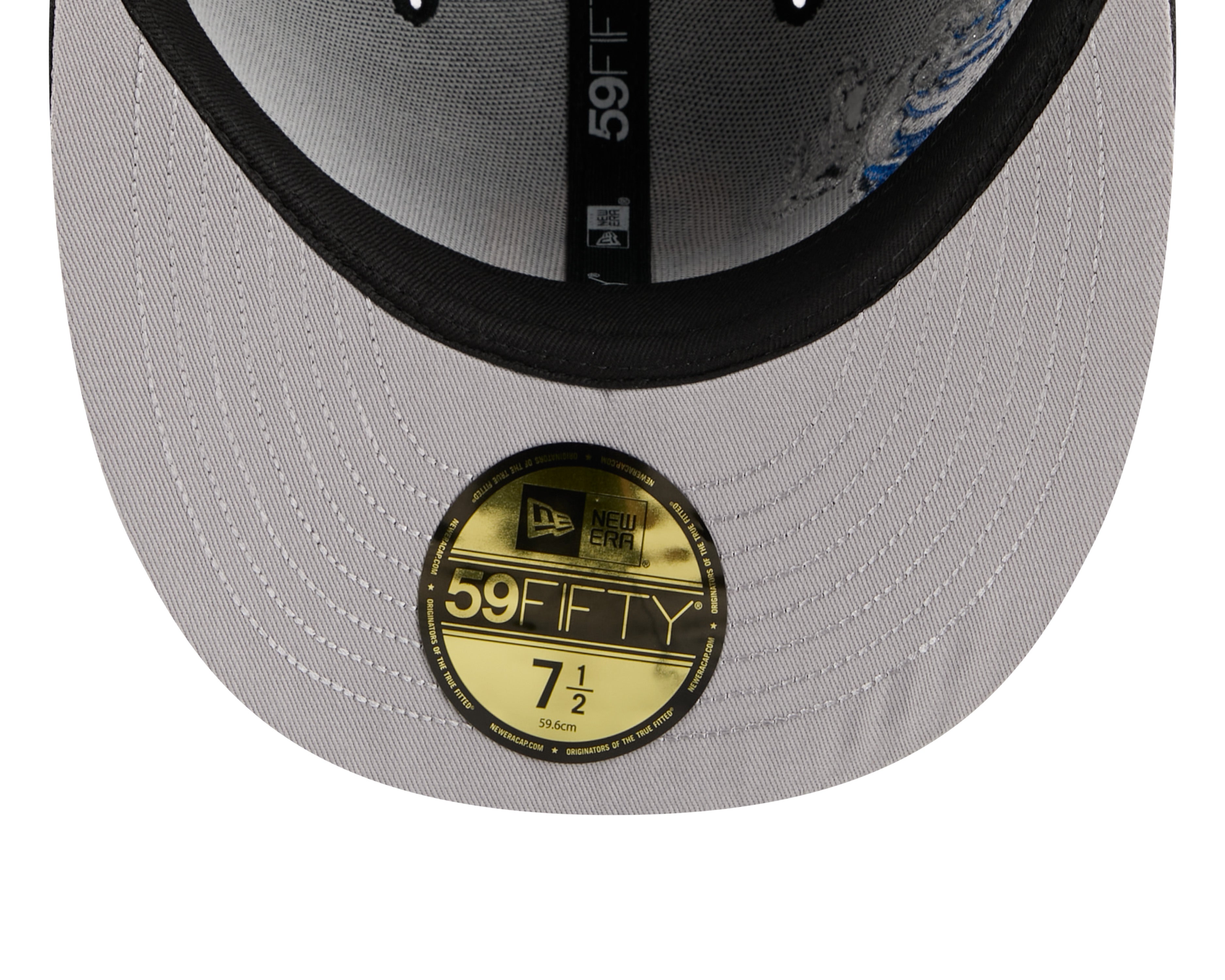 Sort New Era 59FIFTY fitted cap med San Diego Padres logo og VISSURF-design, synlig på billedet.