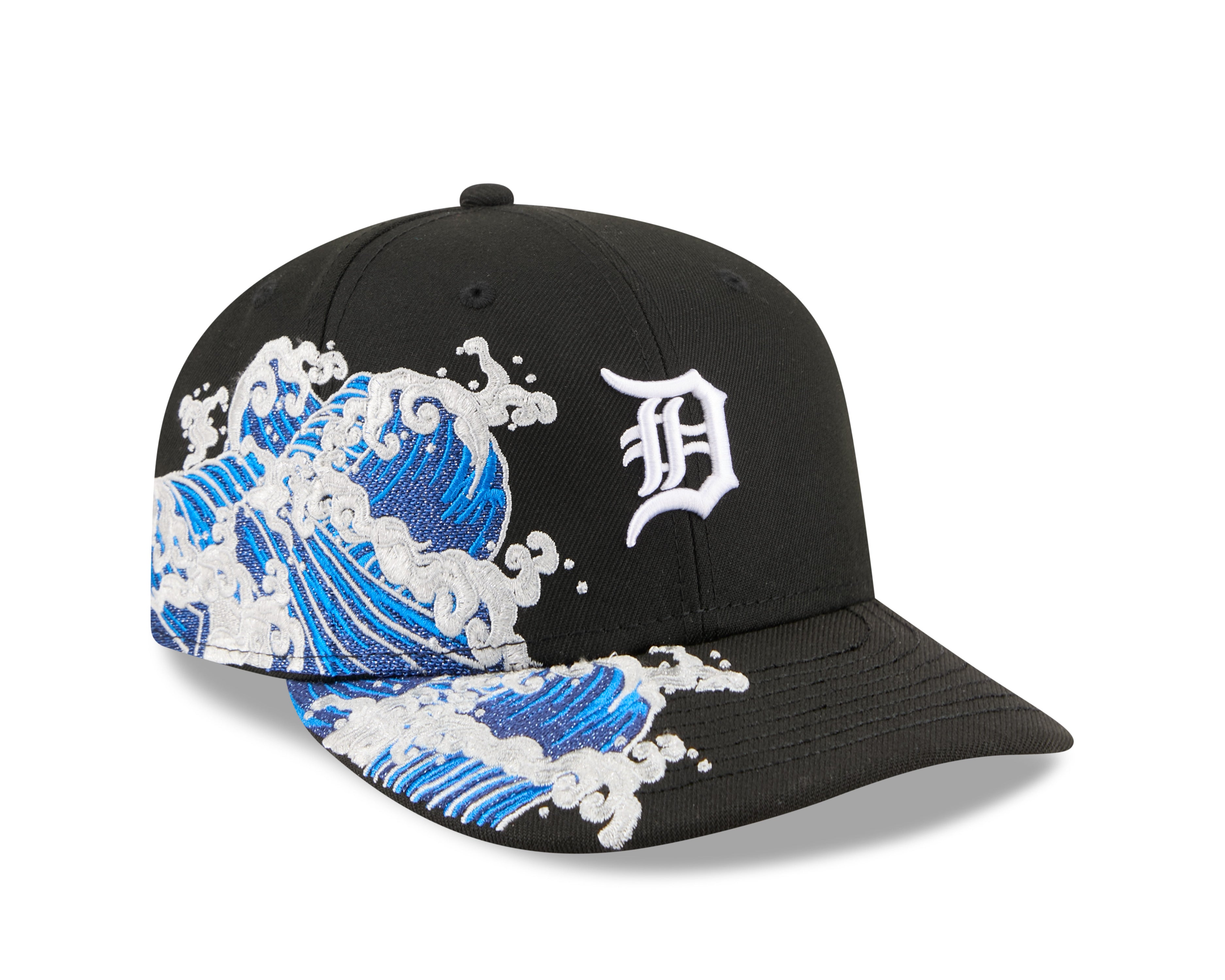Sort New Era 59FIFTY fitted cap med Detroit Tigers logo og visurf-mønster på forsiden, afslappet sportstil.