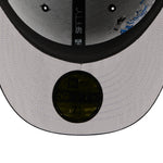 Sort New Era 59FIFTY fit cap med Kansas Royals logo, VISSURF design, og flat top i billedet.