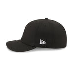 Sort New Era 59FIFTY fitted Dodgers cap med visurf-mønster og flat top, perfekt til baseballfans.
