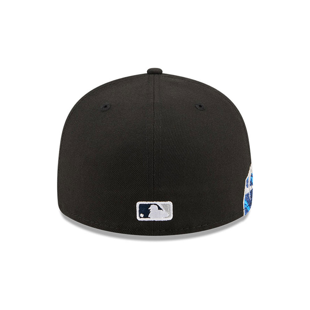 Sort New Era 59FIFTY fitted baseball cap med Yankees logo, vises foran med flat visir og komfortabel pasform.