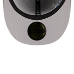 Sort New Era 59FIFTY fitted cap med Yankees logo, vises foran, afslappet sportstil, blødt stof, flat top design.