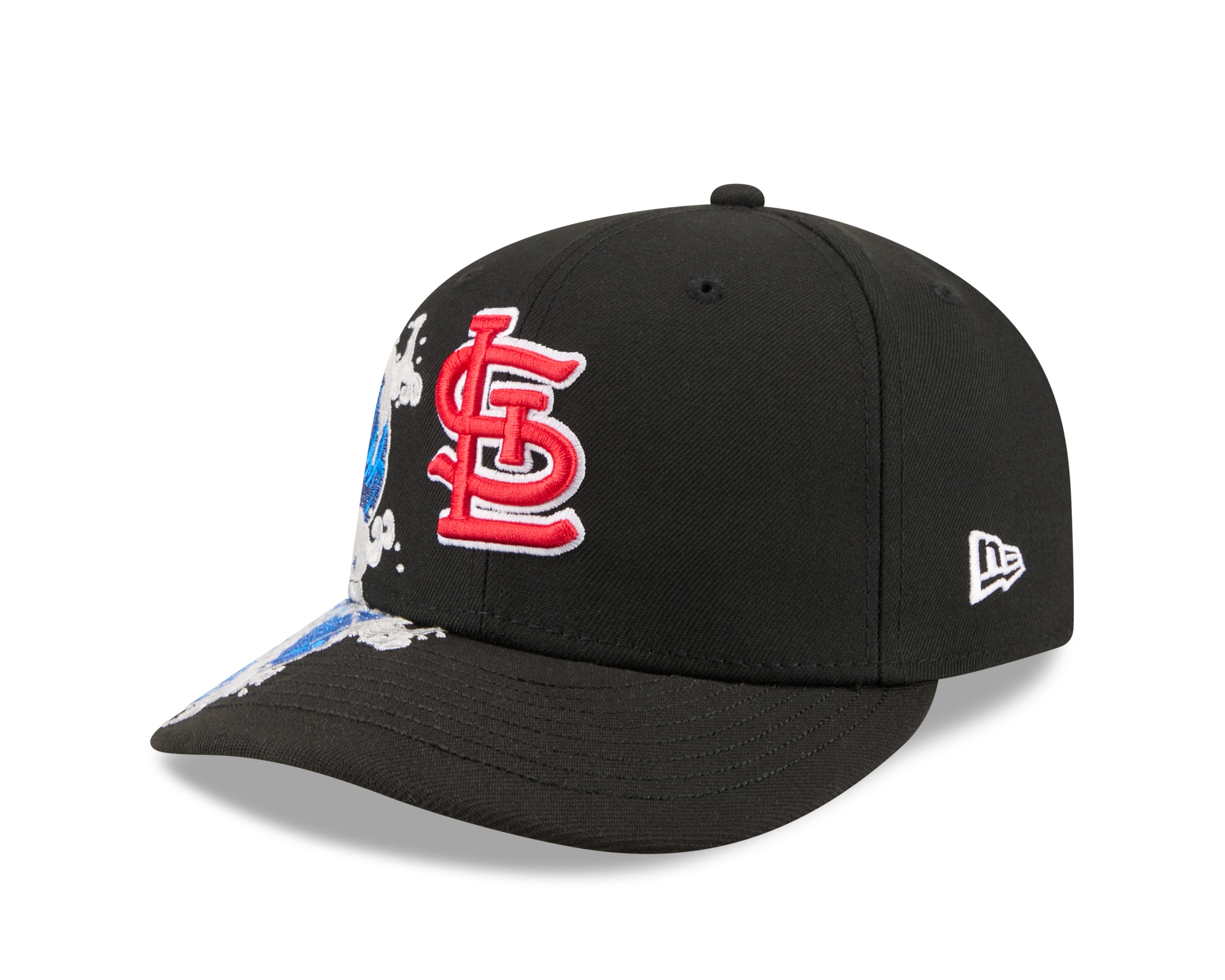 Sort New Era 59FIFTY fitted cap med St. Louis Cardinals logo og visurf-design, foran set med flat skygge.