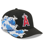 Sort New Era 59FIFTY fitted baseballkasket med Anaheim Angels logo, VISSURF design, foran set udefra.