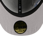 Sort New Era 59FIFTY Anaheim Angels fitted cap med VISSURF-design, vises fra front med logo og struktureret stof.
