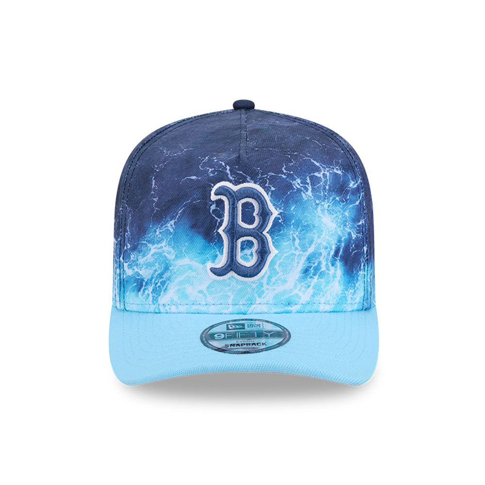 New Era Boston Red Sox 9FIFTY A-Frame snapback cap i pastelblå med MLB Deep Water logo, vises fra front og side.
